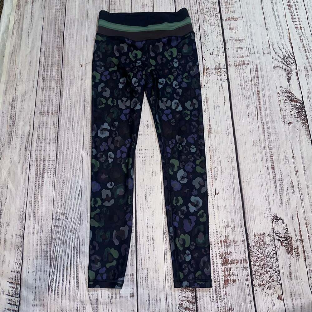 Athleta Elation 7/8 Tight Size XS Blue Leopard Print Leggings